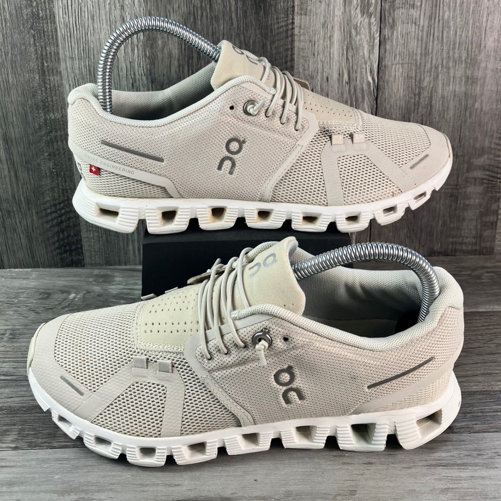 On Cloud 5 Running Shoes Women 8 Sand White 59.98773 Lightweight Sneakers